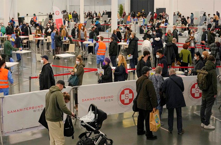 Austria impondrá multas de más de 4 mil dólares para los mayores de 14 que no se vacunen contra la COVID