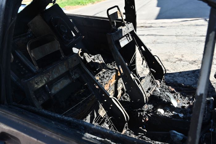 Volkswagen Gol incendiado