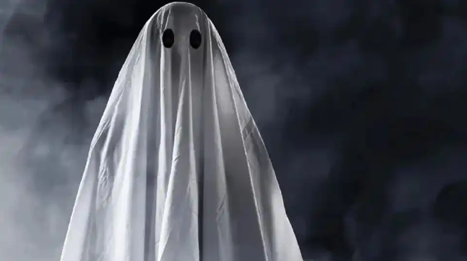 Un fantasma habría atacado a un hombre mientras ponía la mesa