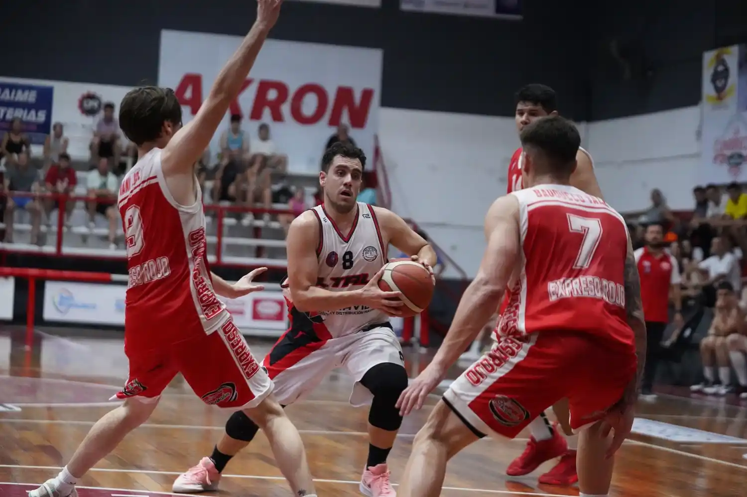 Falasconi inicia una ofensiva "alba"