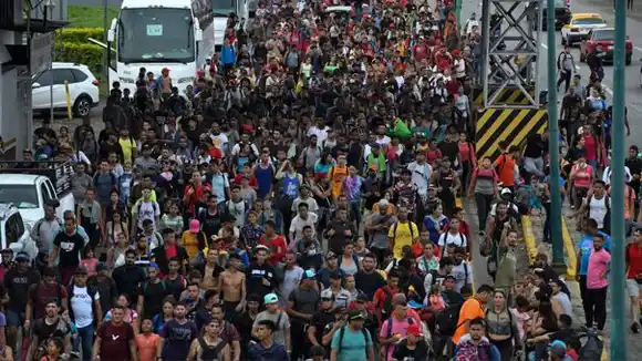CARAVANA DE MIGRANTES espera salvoconductos en México, mientras EE.UU. advierte que «la frontera está cerrada»