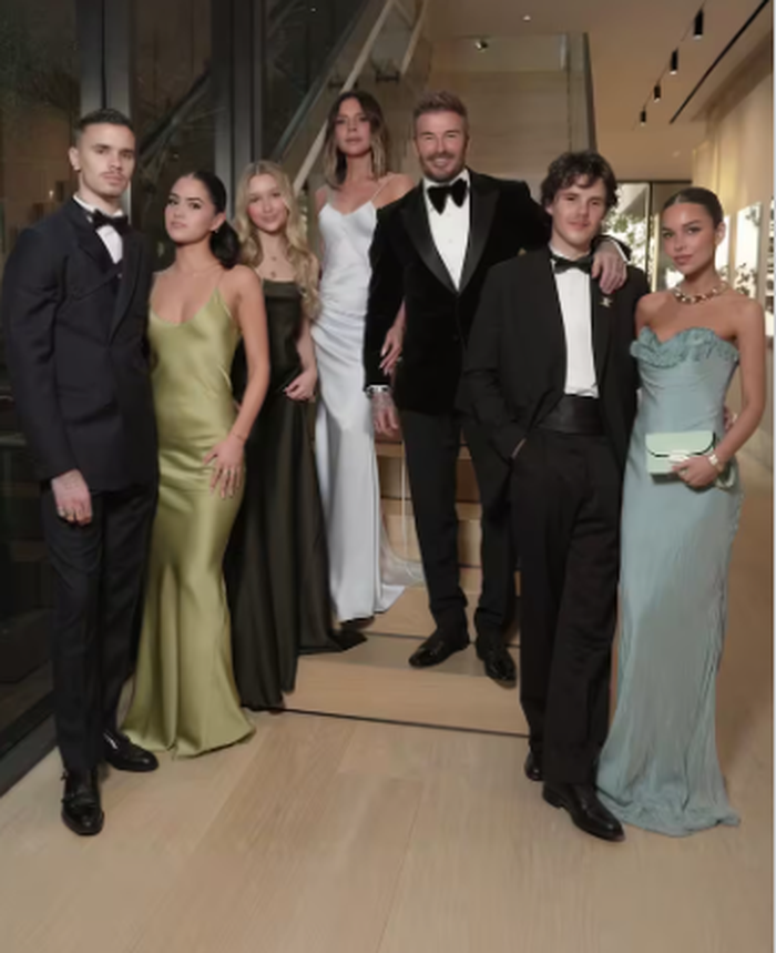 La familia Beckham completa con sus respectivas parejas