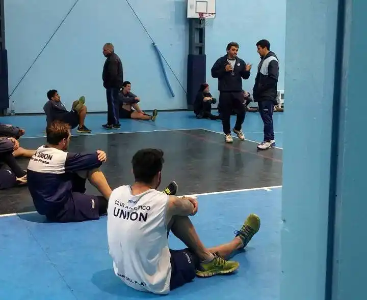 Noto confirmó dos cambios para mañana