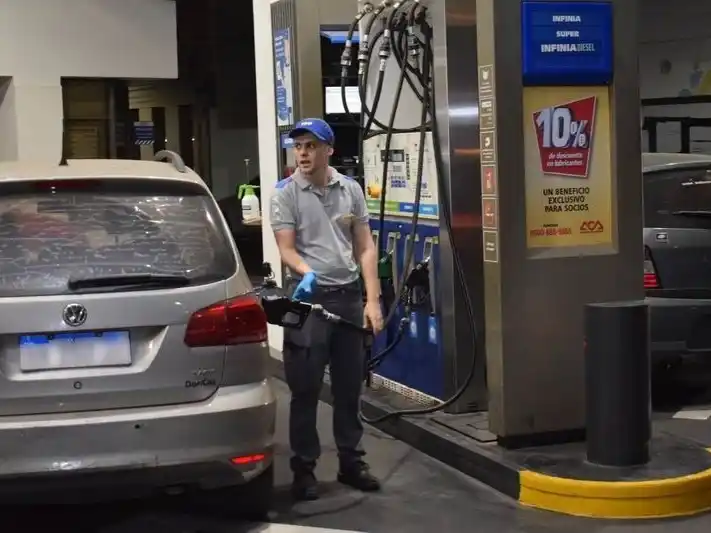 Los combustibles tuvieron subas de
hasta $200 por litro en una semana