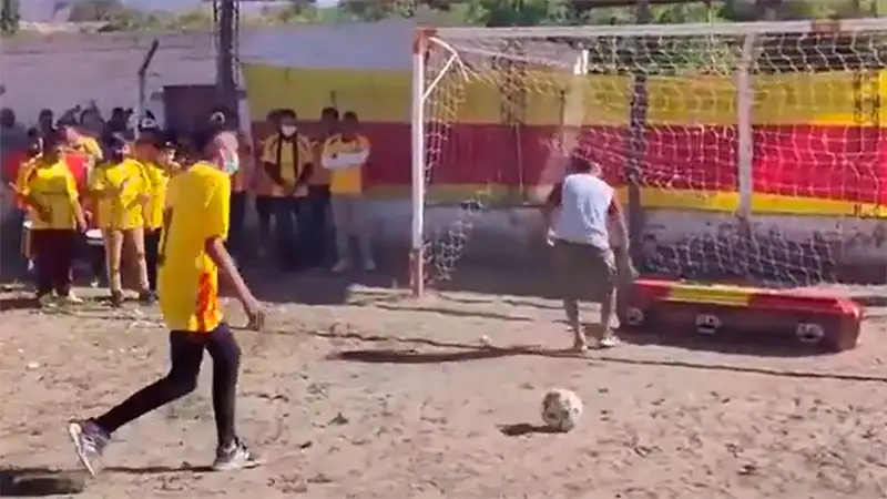 Murió joven arquero: pusieron en la cancha el ataúd y le patearon penales