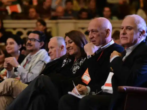 El congreso del Partido Socialista avaló la estrategia frentista