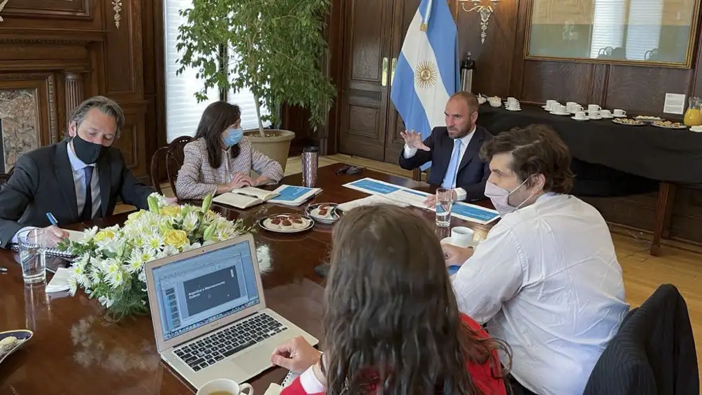 Guzmán: la idea del Gobierno no es volver a implementar una cuarentena estricta