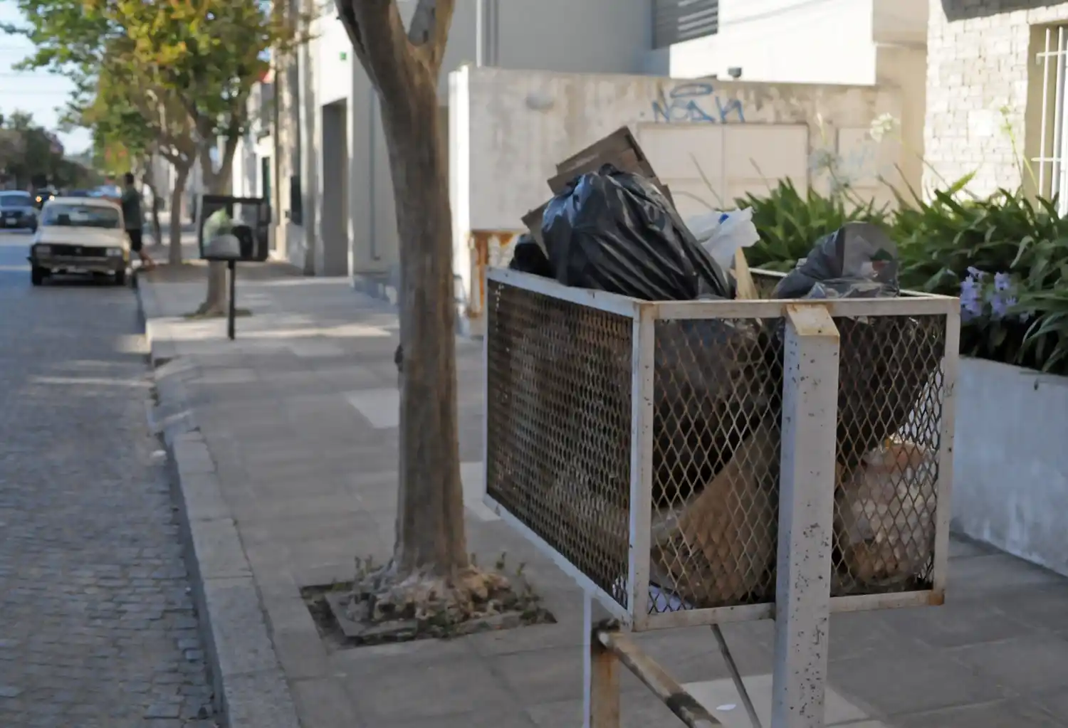 Aseguran que la falta de inversión se ve reflejada en que diariamente queda mucha basura “por todos lados