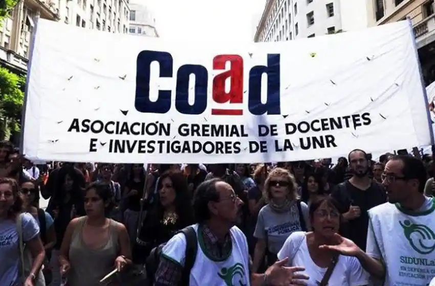 Docentes universitarios van a paro este martes en reclamo de mejoras salariales