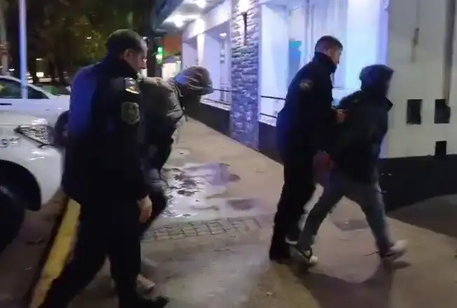 Personal de la Comisaría Primera aprehendió a los dos hombres.