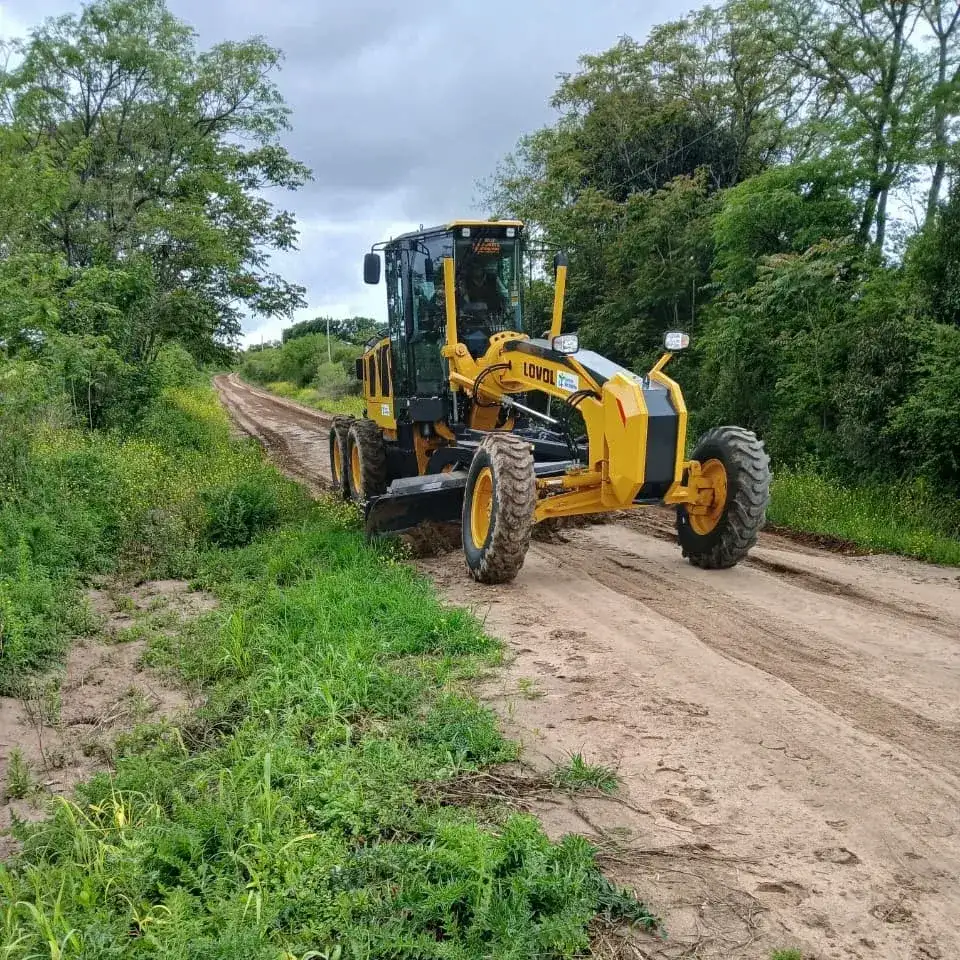 Sexto Distrito: la nueva motoniveladora ya trabaja en la mejora de la Ruta Provincial 9