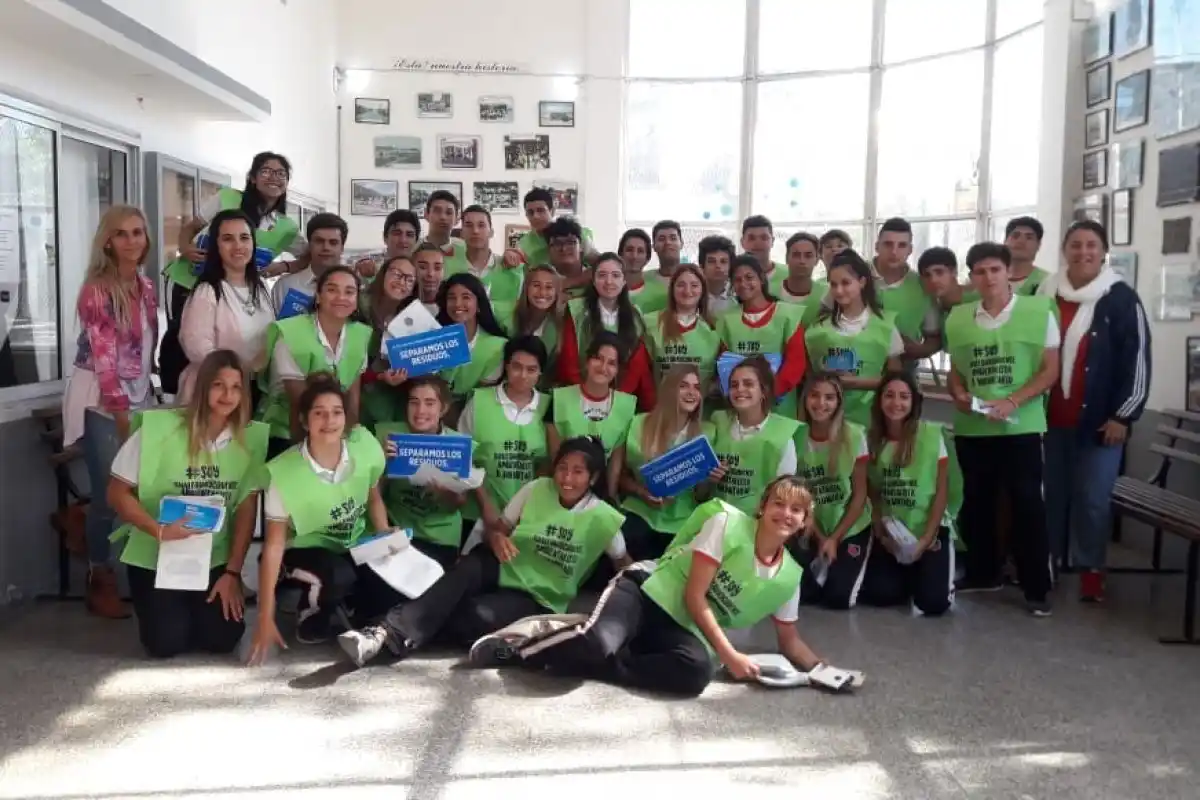 Estudiantes del Bértora participaron de la campaña de separación de residuos