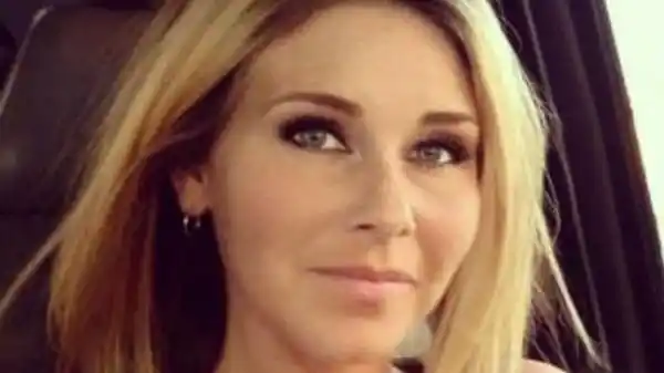 Escándalo: tuvo sexo con un amigo de su hija y usó "juguetes" frente a todos 