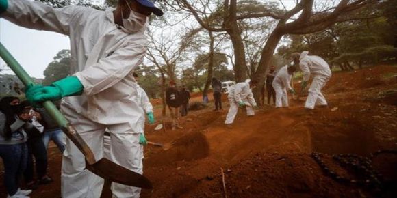 Brasil supera 1,6 millones de casos de COVID-19 y roza las 65.000 muertes