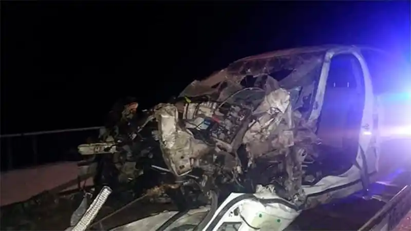 Circulaba sobre la Ruta Nacional 174 cuando chocó desde atrás el acoplado de un camión