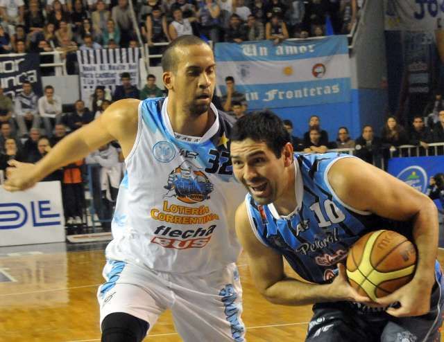 Básquet: Peñarol aplastó a Regatas y lidera la final de la Liga Nacional