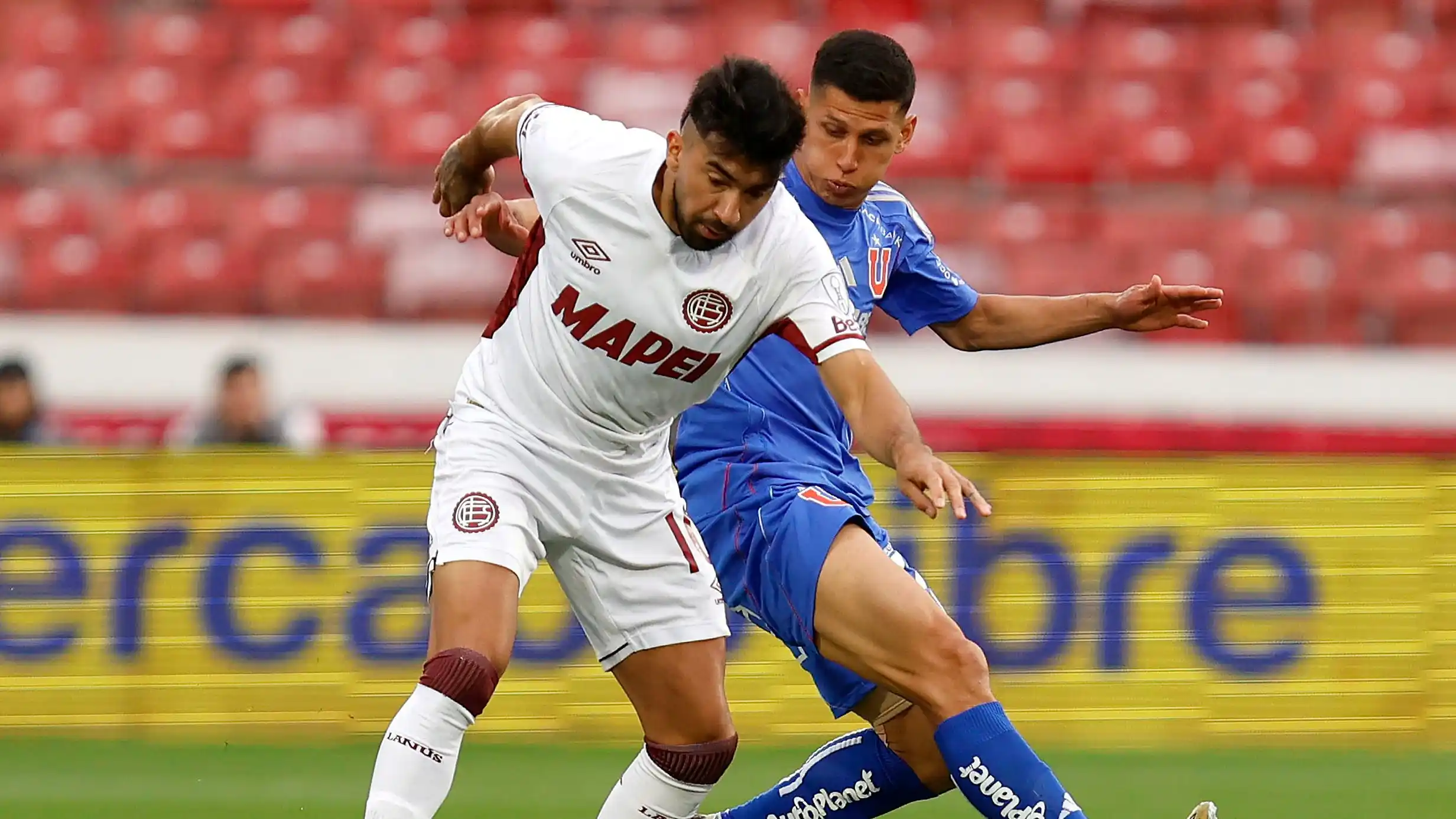 Lanús consiguió un resultado positivo en Santiago.
