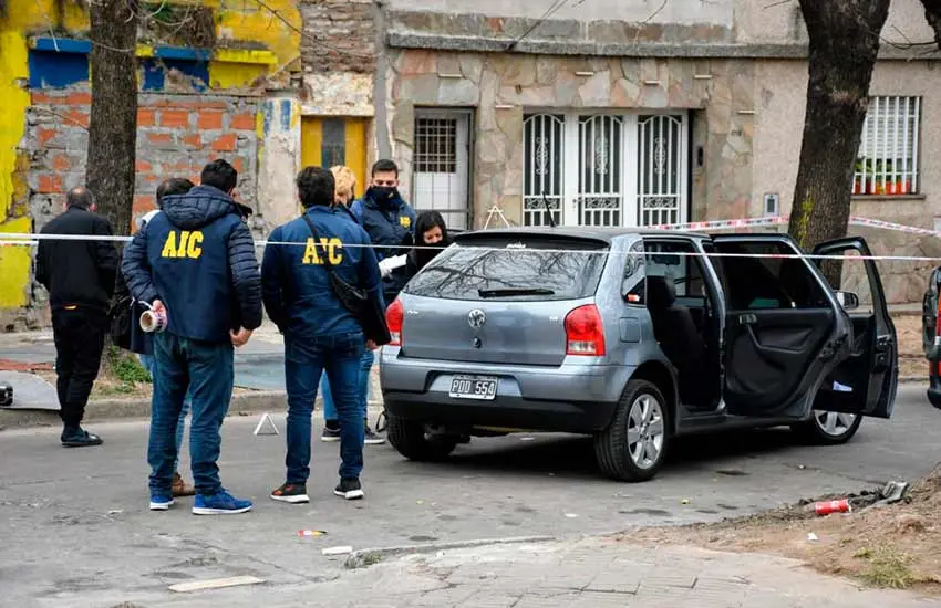 Brutal pelea callejera en zona sur dejó un hombre apuñalado y tres detenidos