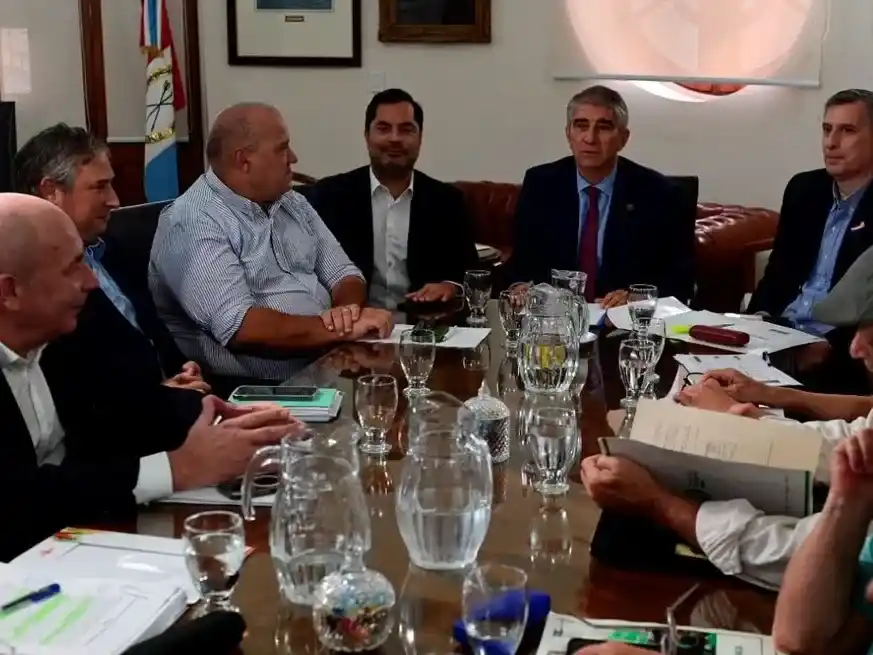 Funcionarios y representantes gremiales, en la última reunión paritaria.
