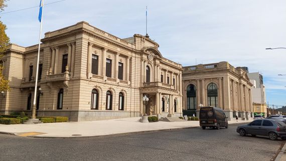 Adjudicaron la licitación por la que se adquirirá nueva retroexcavadora para obras urbanas y pluviales