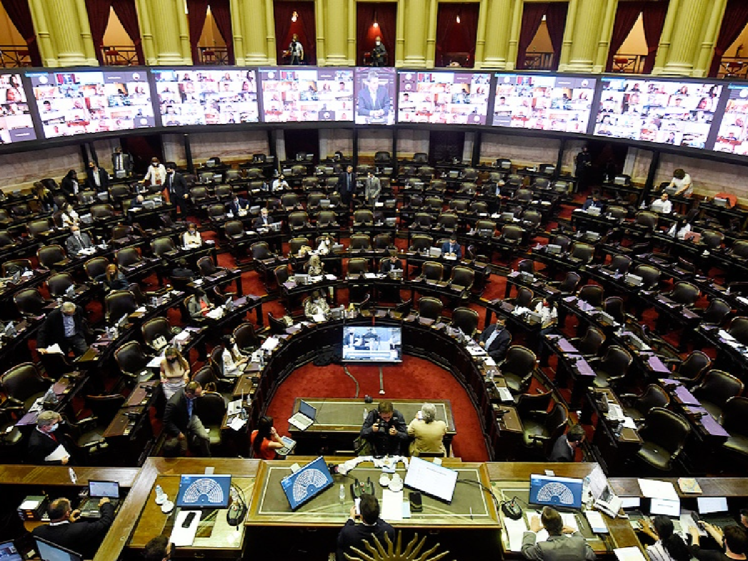 El proyecto de legalización del aborto será el primer debate presencial del año