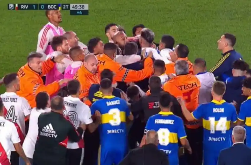 Escándalo en el Superclásico: River lo ganó en el final y hubo incidentes entre los jugadores
