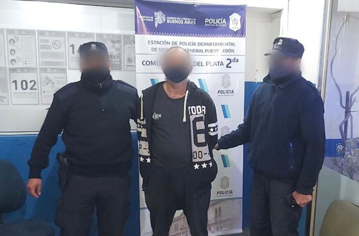 Sigue la inseguridad en la vieja terminal: dos ladrones le robaron la cartera a una mujer