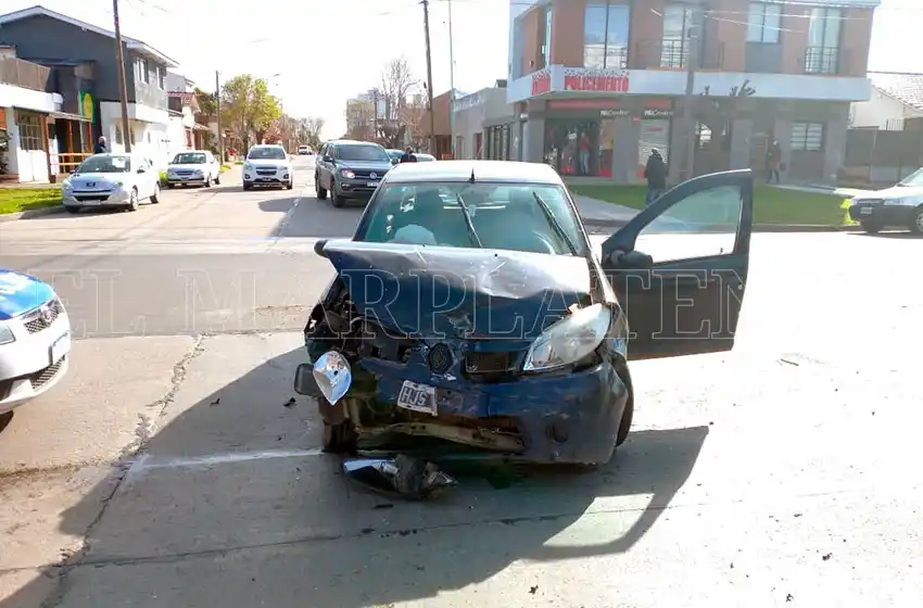 Una persona fue hospitalizada tras un fuerte choque en Paso