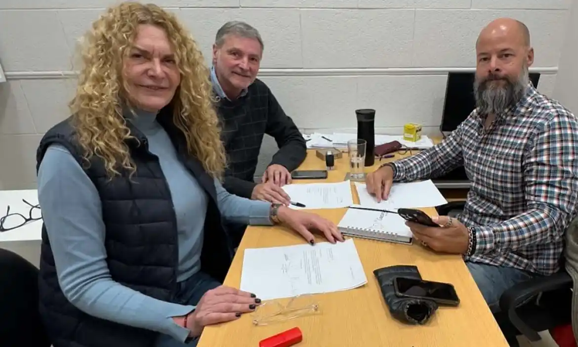 Leguizamón junto a los ediles Casañas Onganía y Agostino.