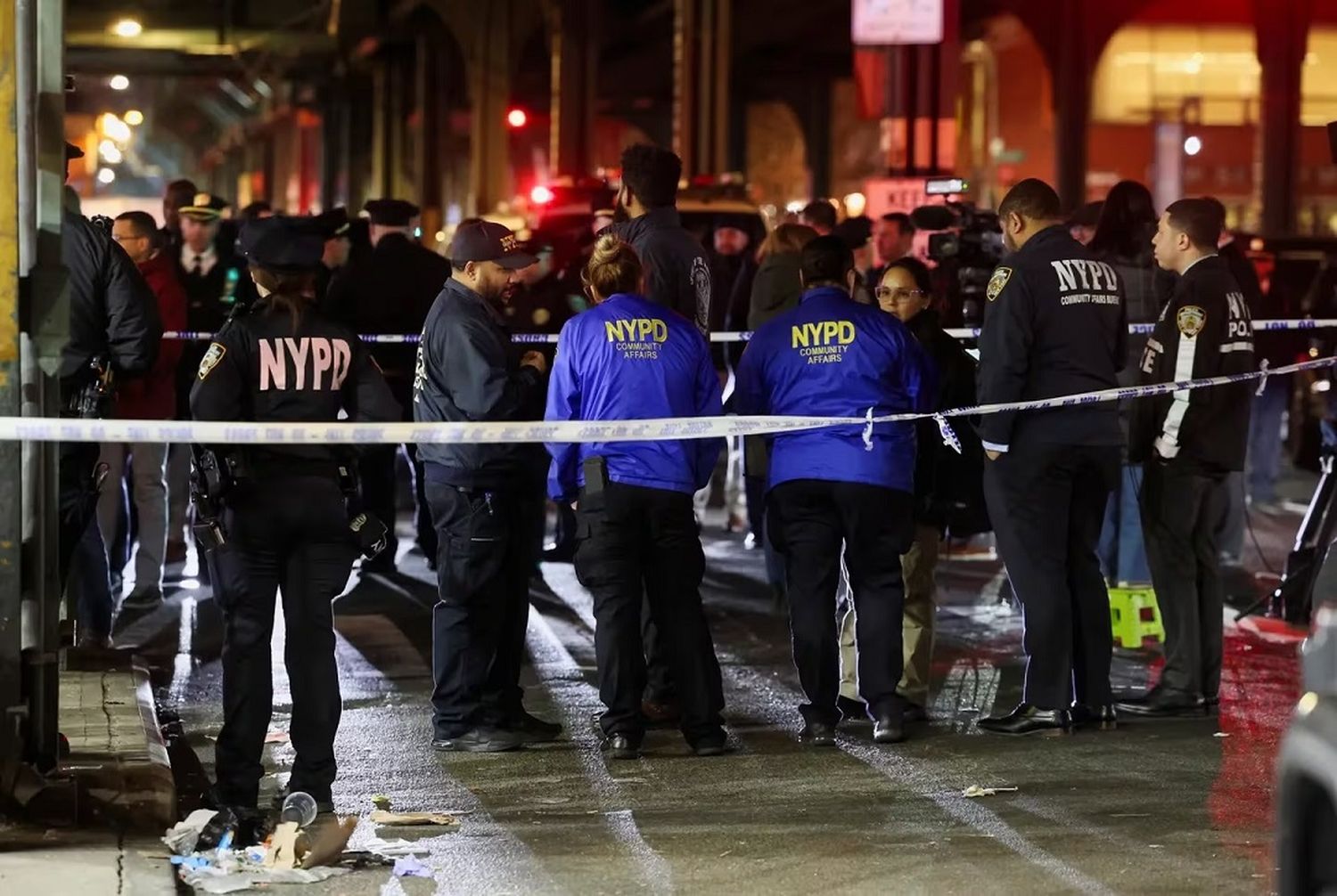 Un tiroteo en una estación de subte en Nueva York dejó un muerto y varios heridos