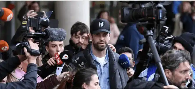 Piqué y Shakira llegaron por separado al tribunal. Foto AFP