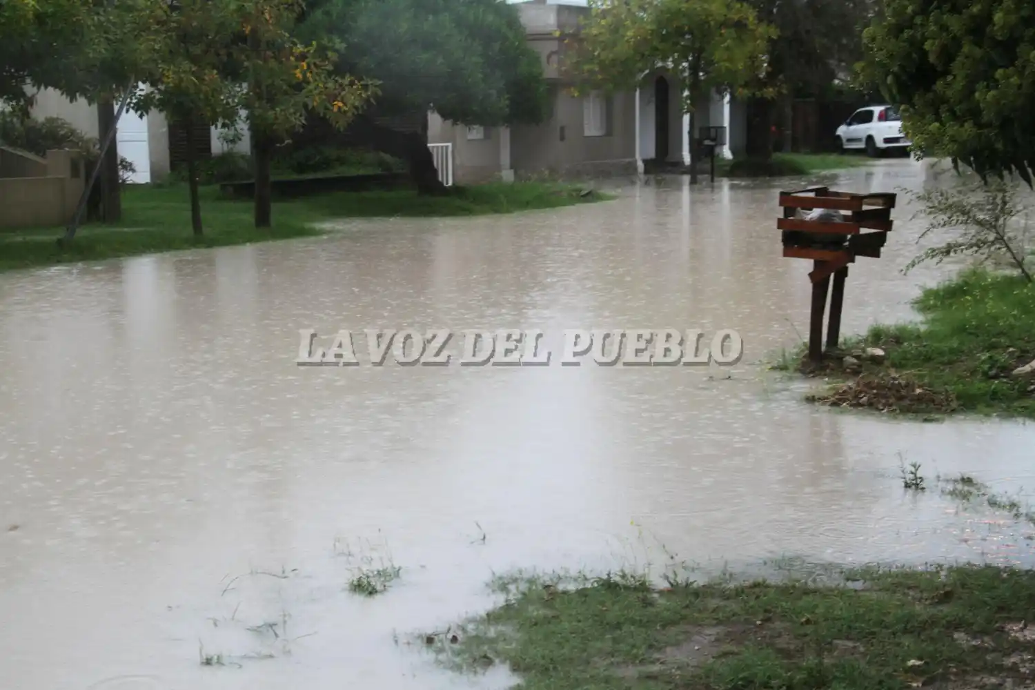 Ya se ven calles anegadas en Claromecó