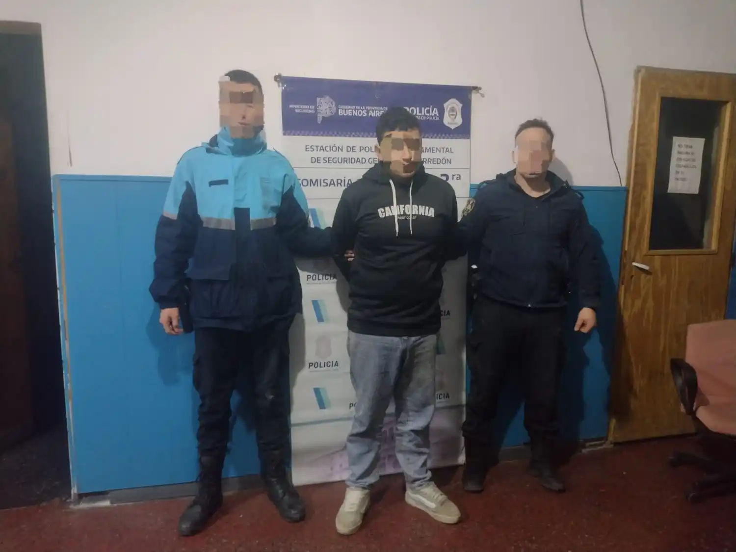 La persecución se extendió por varias cuadras hasta que el vehículo fue finalmente interceptado en inmediaciones de Ayolas y Jauretche.