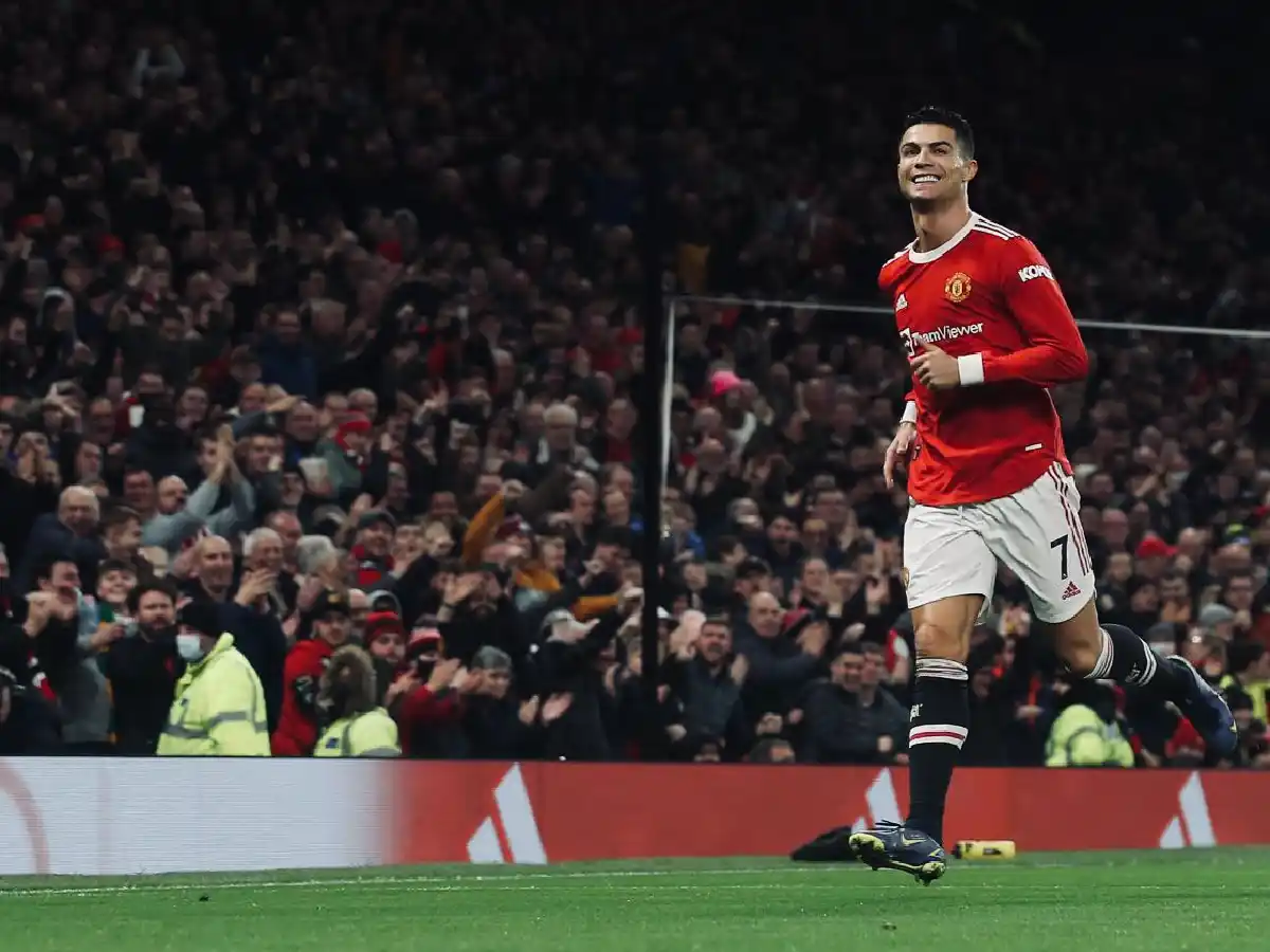 Manchester United sumó de a tres ante Burnley 