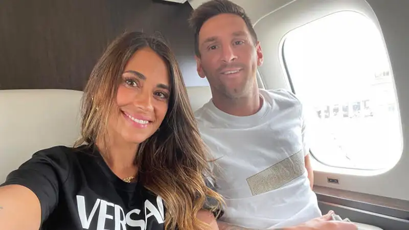 "Hacia una nueva aventura juntos", escribió Antonela con Messi rumbo a París