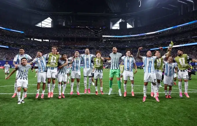 El festejo argentino tras un triunfo agónico ante Egipto (@Argentina).
