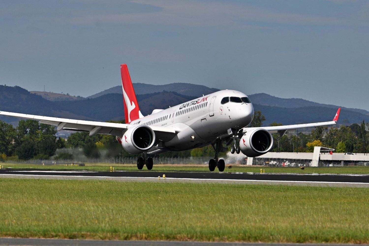 El Airbus A220 debutó en Australia