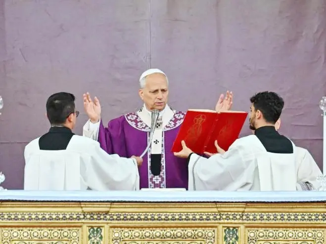 El Papa: “Mirar a Cristo resucitado y considerar a los difuntos envueltos en su luz”