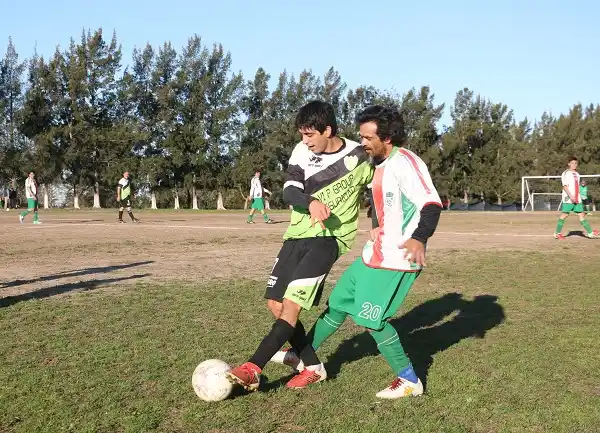 Chacarita Juniors lidera el Clausura de la AFAG con puntaje ideal 