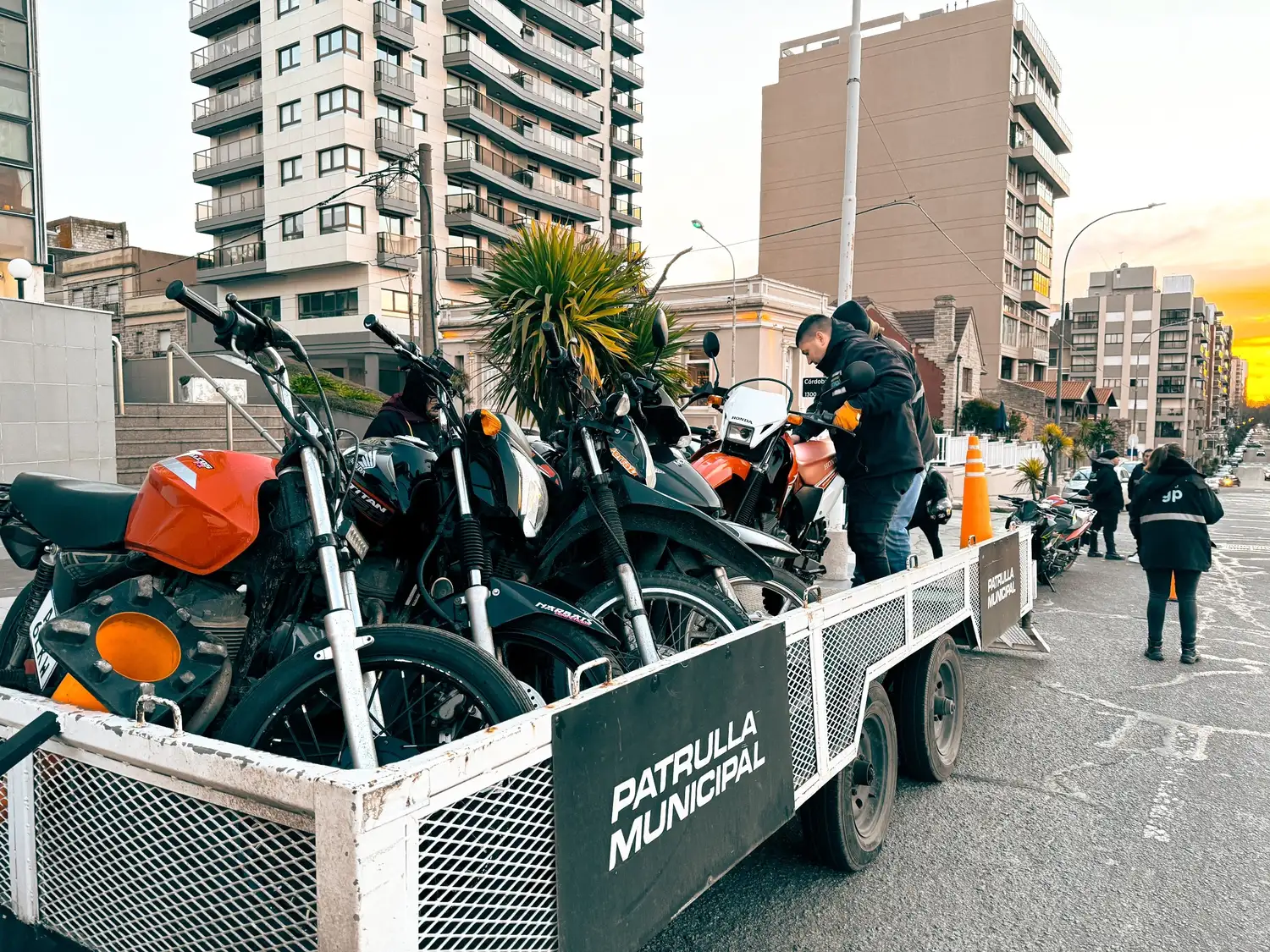 Los vecinos pueden denunciar situaciones irregulares las 24 horas a través del Whatsapp 2233406177.