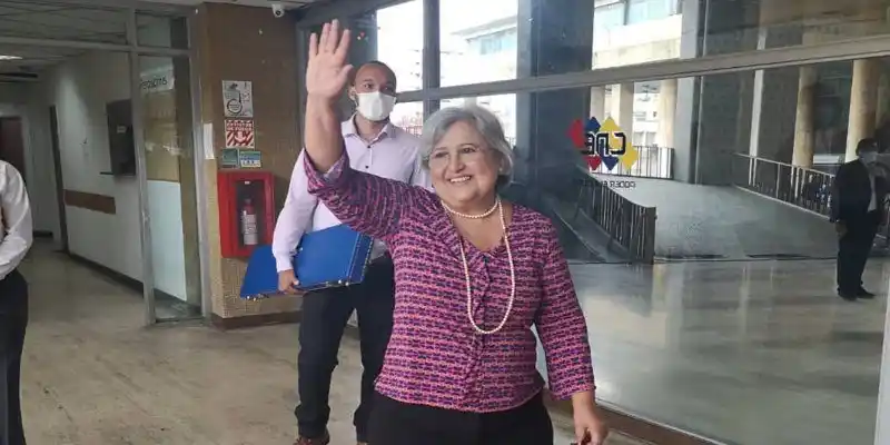 Tibisay Lucena rechaza «malandreo» de Trump para ganar «unos voticos»