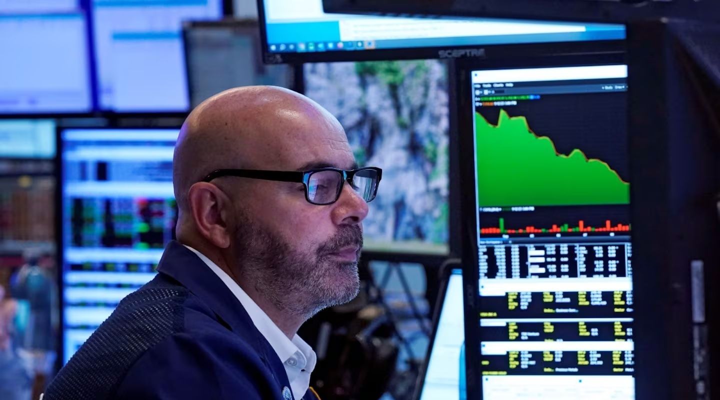 El riesgo país se acerca a los 900 puntos en medio de la tensión financiera