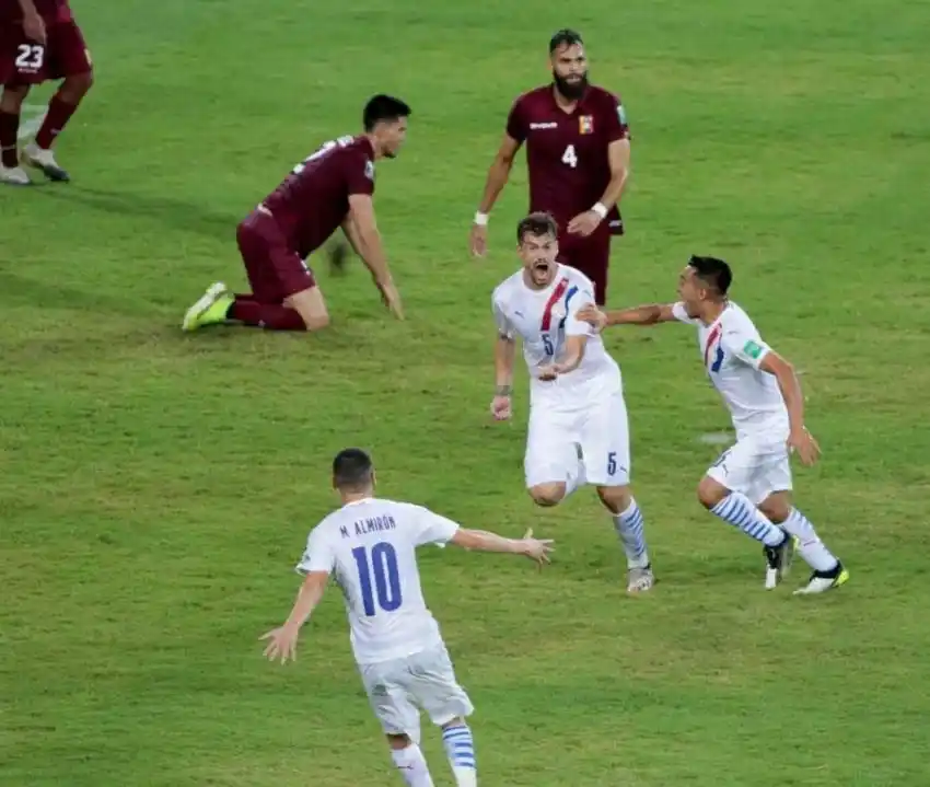 Gastón Giménez sería suplente frente a la Selección Argentina