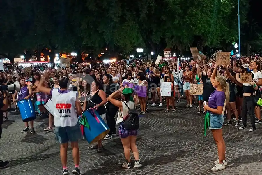 8M en Rafaela: una gran cantidad de mujeres participaron de las actividades en el centro 