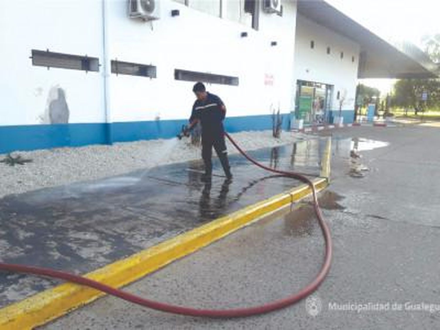 COVID 19: Bomberos Voluntarios de Gualeguay colaboró con la Limpieza de la Terminal de Ómnibus