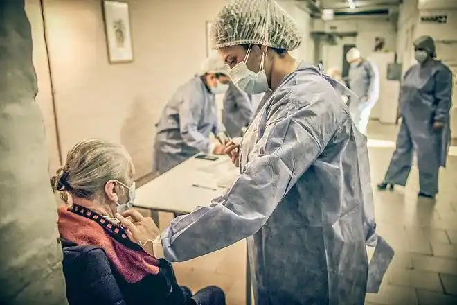 Escobar: El Municipio realizó un operativo de vacunación en geriátricos