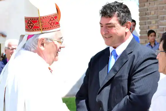 Denunciaron a un jefe comunal por hacer apología del terrorismo de Estado en sus redes sociales