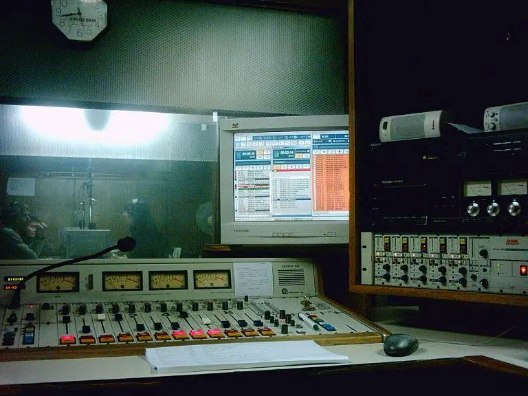Sigue el paro de trabajadores de Radio Provincia 