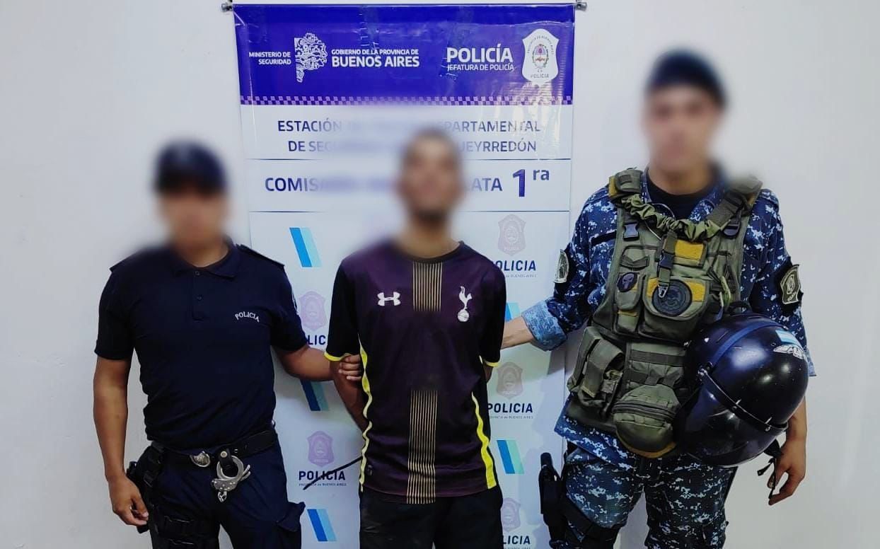 La ex pareja se encontraba acompañada de un amigo al que el aprehendido le había sustraído las zapatillas