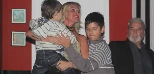 Emotivo regreso de Nazarena Vélez al teatro: El público la ovacionó de pie en Tigre